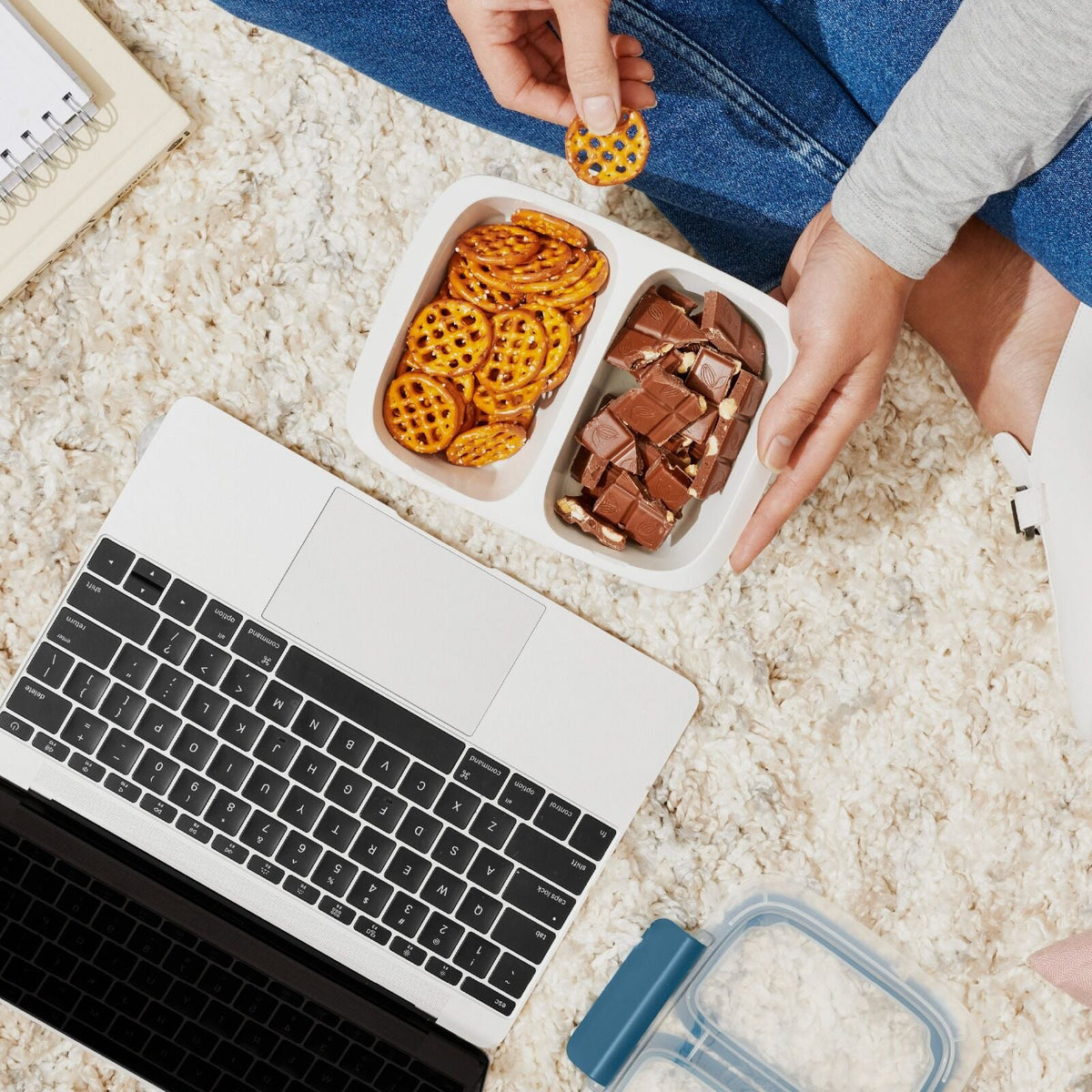prep-and-go-2-cup-divided-container-d6 oxo_prepgo_2cup-divided-container_apdp_pdp_04_1_.jpeg