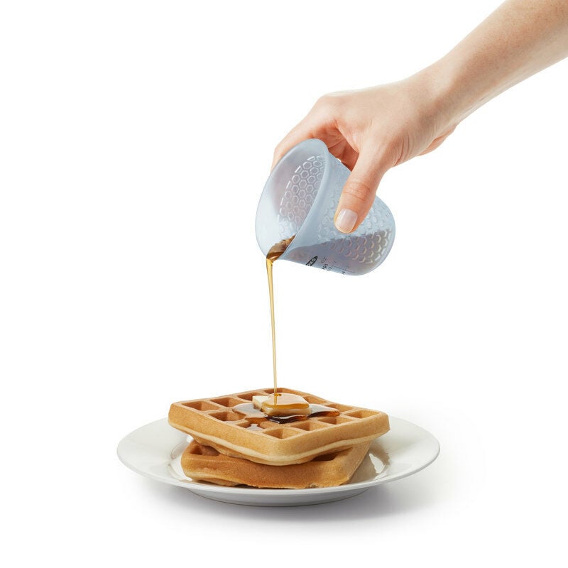 mini-squeeze-and-pour-silicone-measuring-cup-z9 t_63__1.jpg