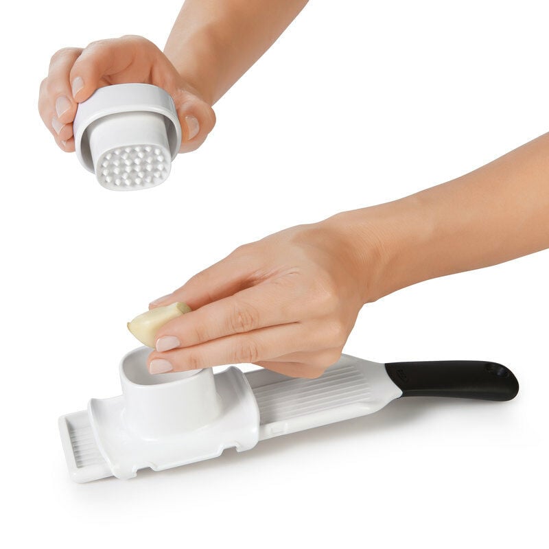 oxo-good-grips-garlic-slicer-v0 111786003.jpg