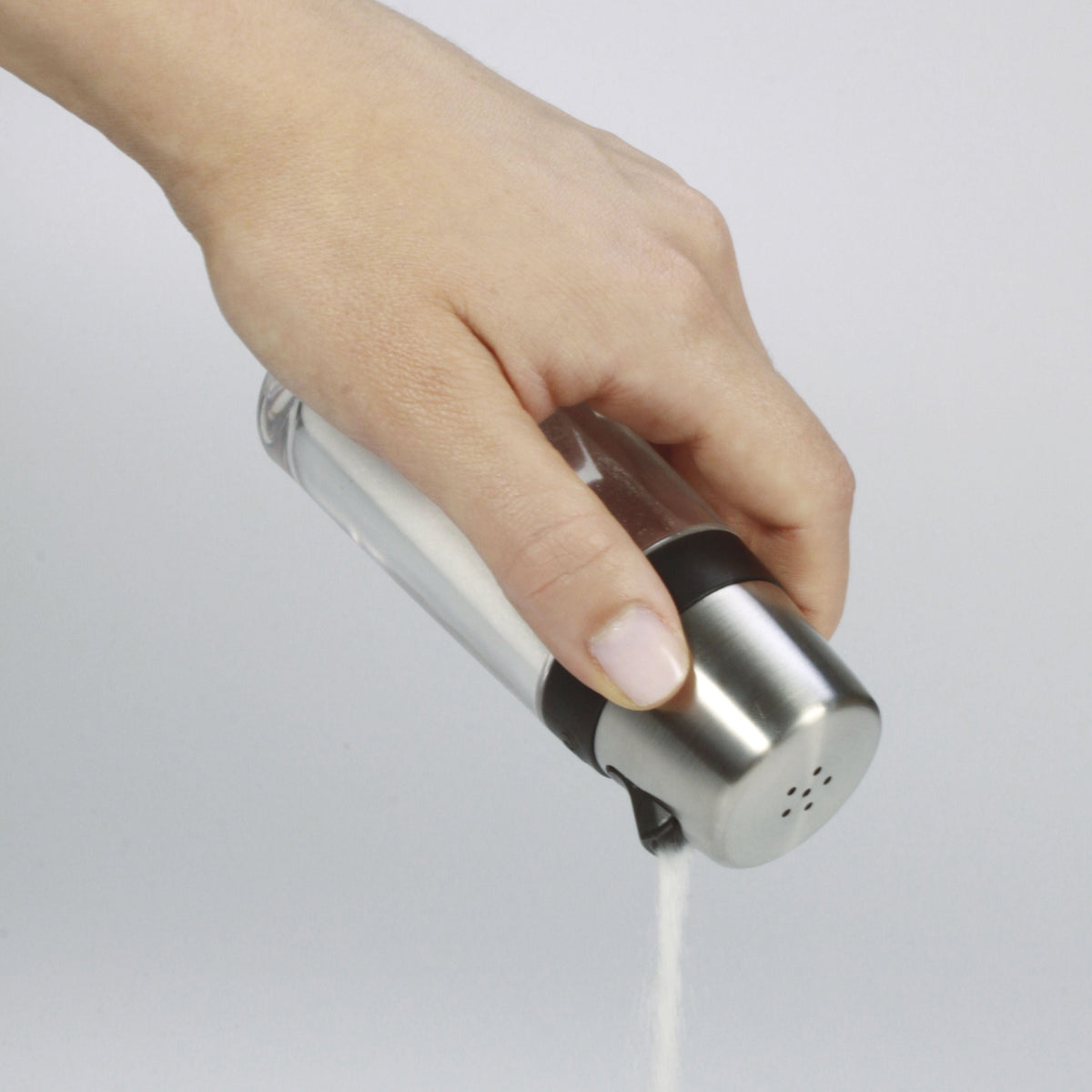 simple-salt-shaker-f0 1241980_salt_shaker_3.jpg