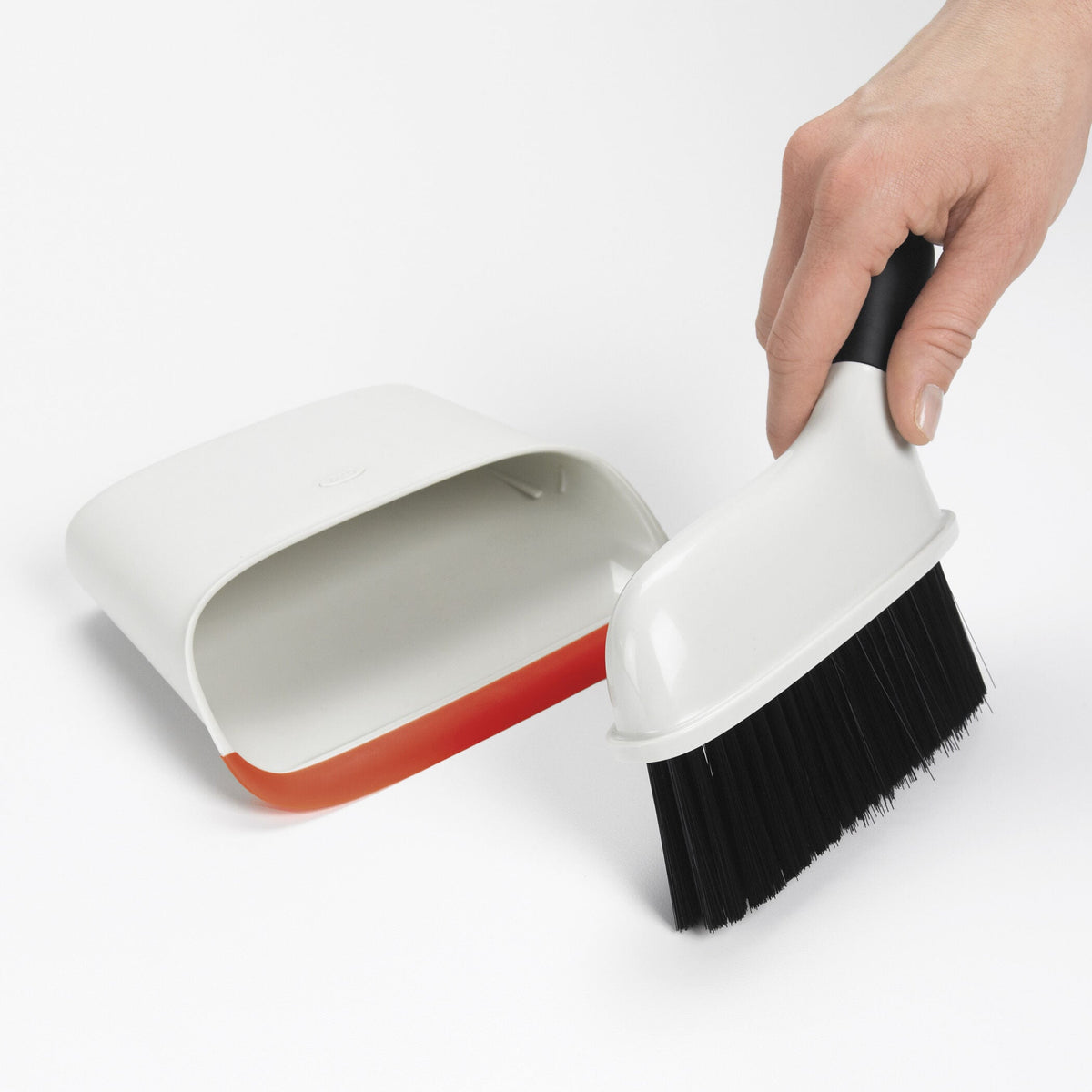compact-dustpan-and-brush-set-a8 1334280_3_compact_dustpan_brush_set.jpg