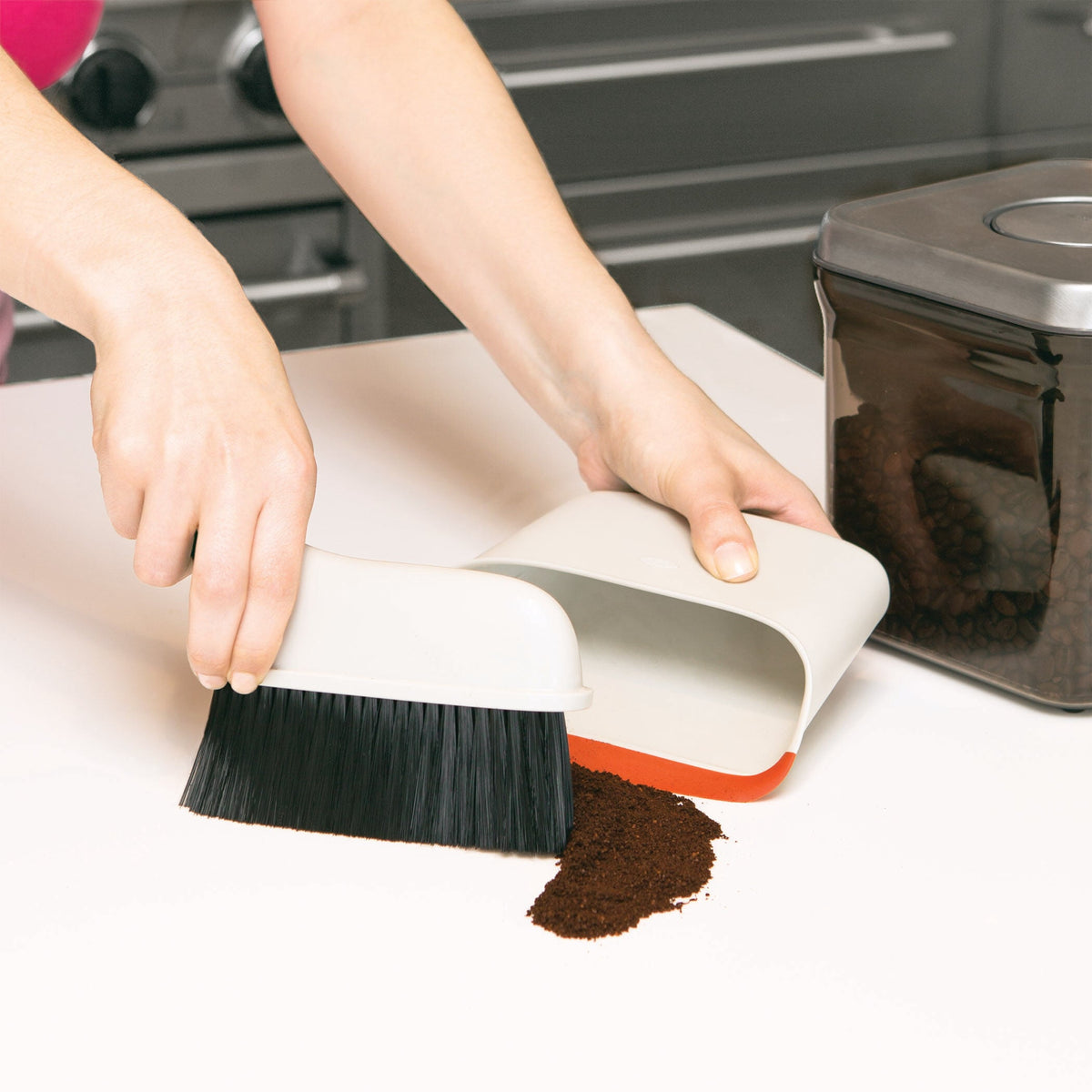 compact-dustpan-and-brush-set-a8 1334280_8_compact_dustpan_brush_set.jpg