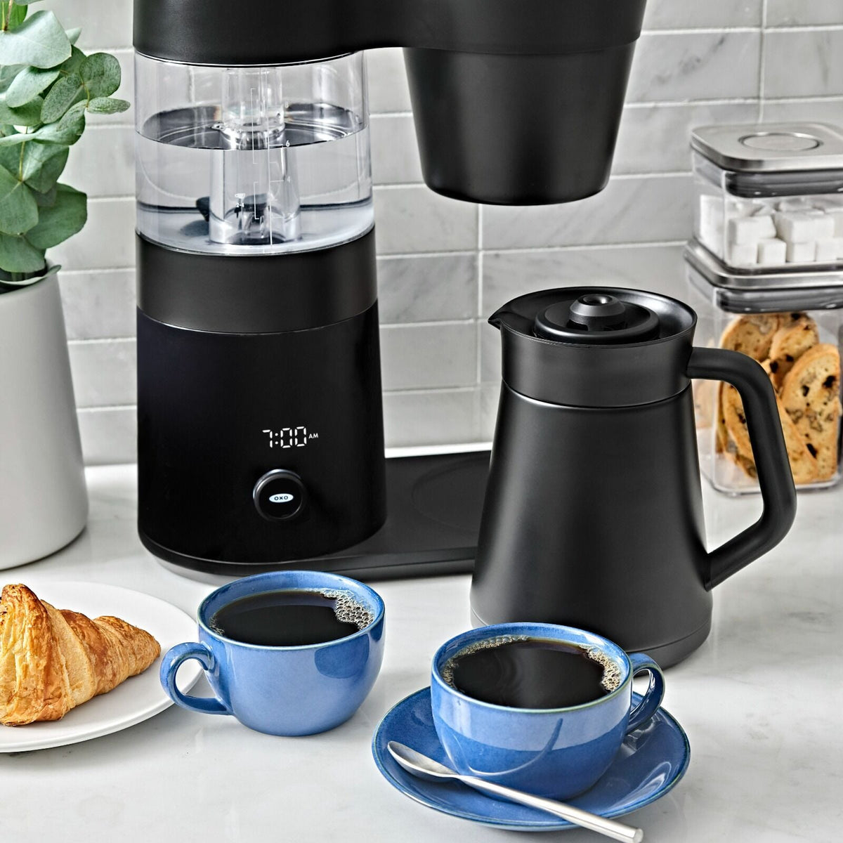 9-cup-coffee-maker-matte-black-v9 brew_8725000_9-cup-coffee-maker-black_pdp_02.jpeg