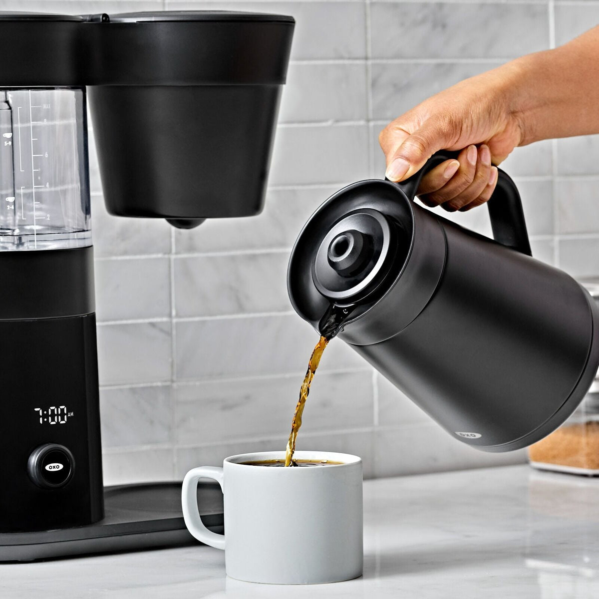 9-cup-coffee-maker-matte-black-v9 brew_9-cup-coffee-maker-black_pdp_07.jpeg
