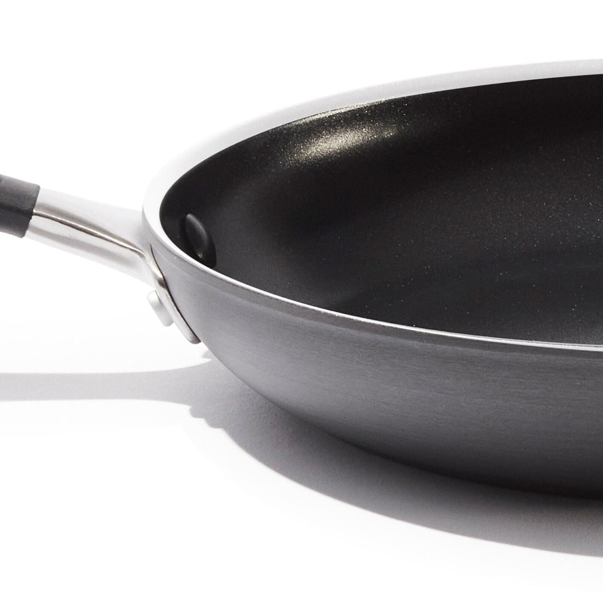 non-stick-pro-every-day-3-piece-frying-pan-set-c8 cc010474-001-oxo-non-stick-everyday-8-10-12-3-piece-open-frypan-set_pdp_07.jpg
