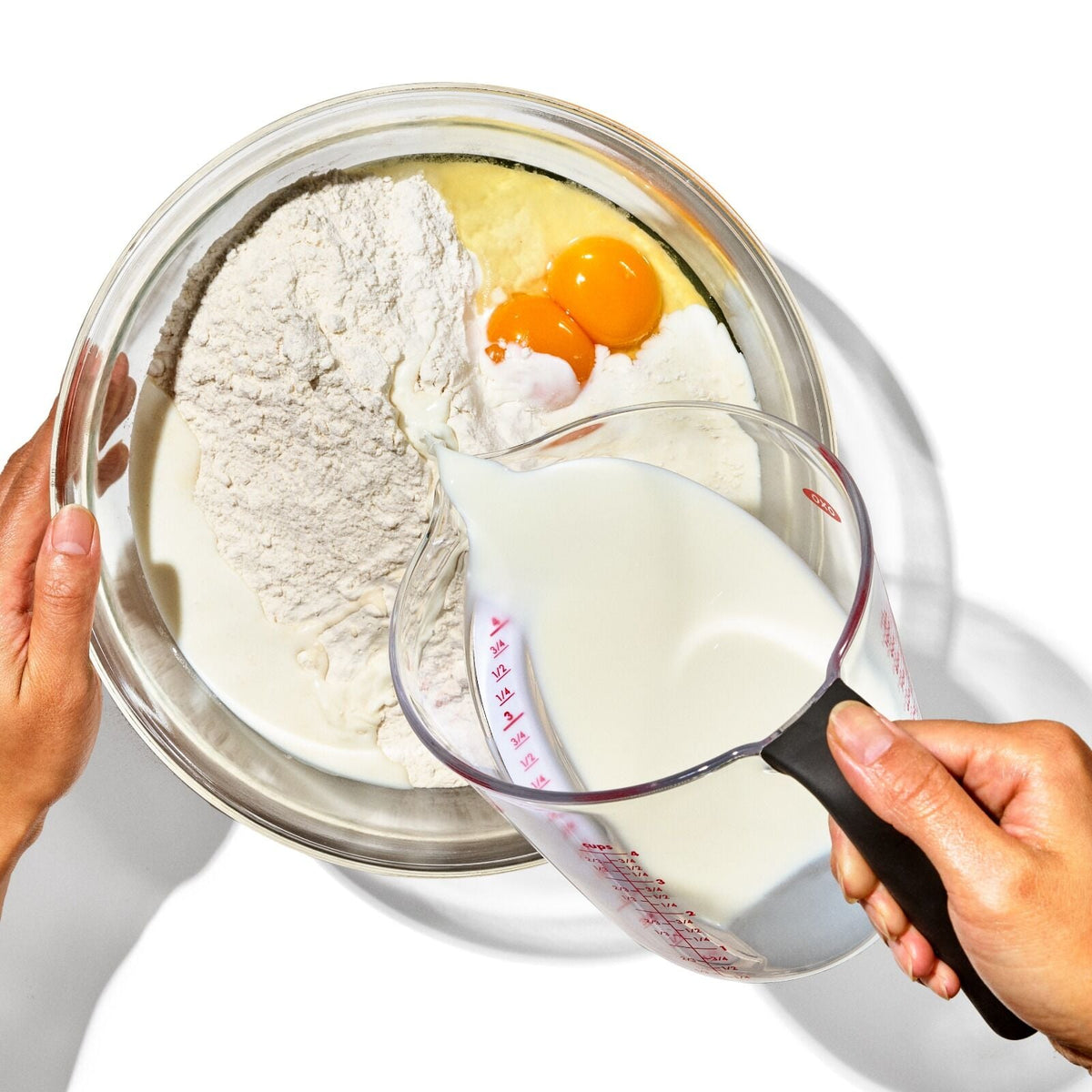 4-cup-angled-measuring-cup-d1 gg_1050030v6_4cupangledmeasuringcup_pdp_04.jpg