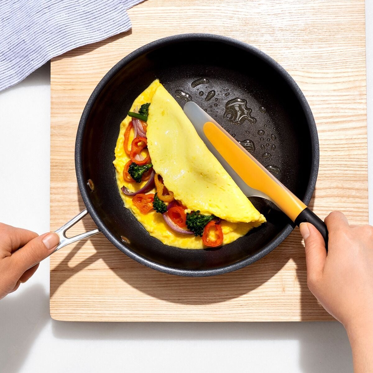 small-flip-and-fold-omelet-turner-i2 gg_11140800_4.jpg
