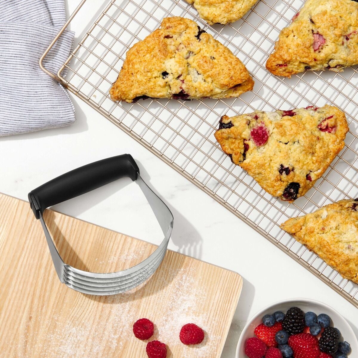 dough-blender-with-blades-x6 gg_1124200_9c_1_.jpg