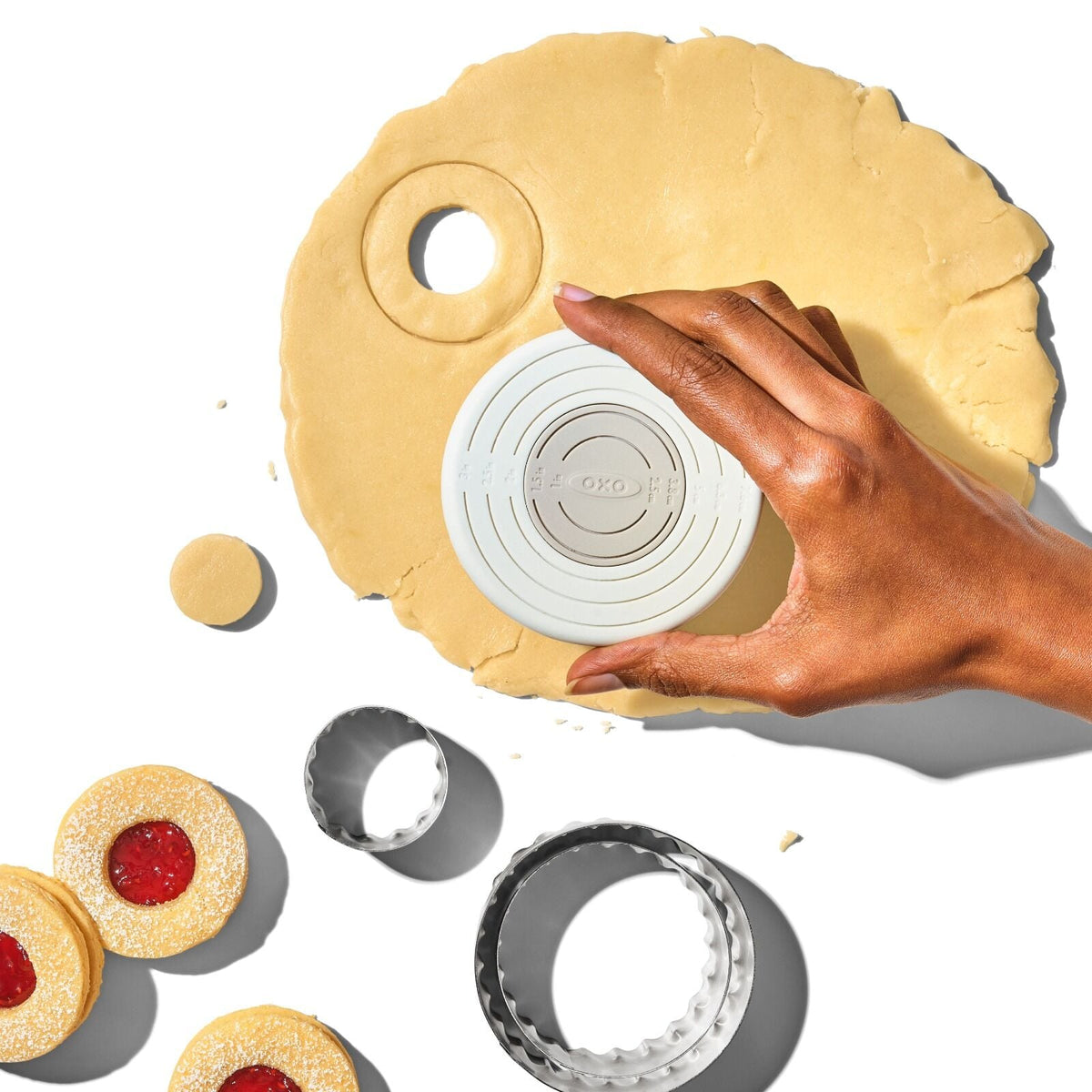 double-sided-cookie-and-biscuit-cutter-y7 gg_11360600_cookiecutterset_pdp_04.jpg