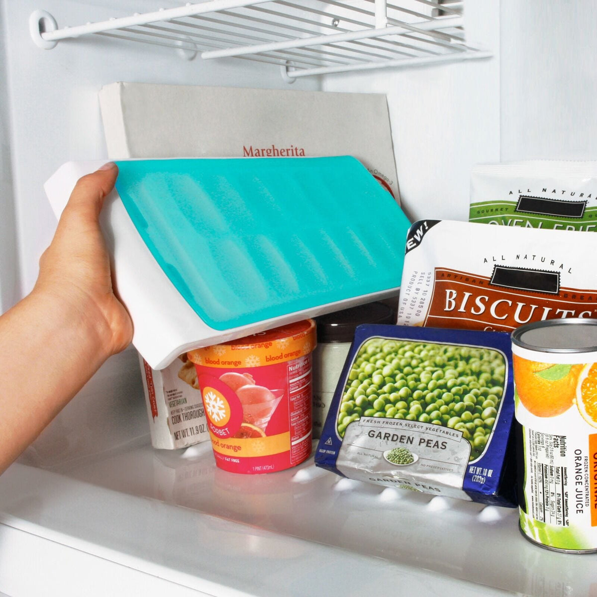 no-spill-ice-cube-tray-2-pack-l8 gg_11362000_02_rgb.jpg