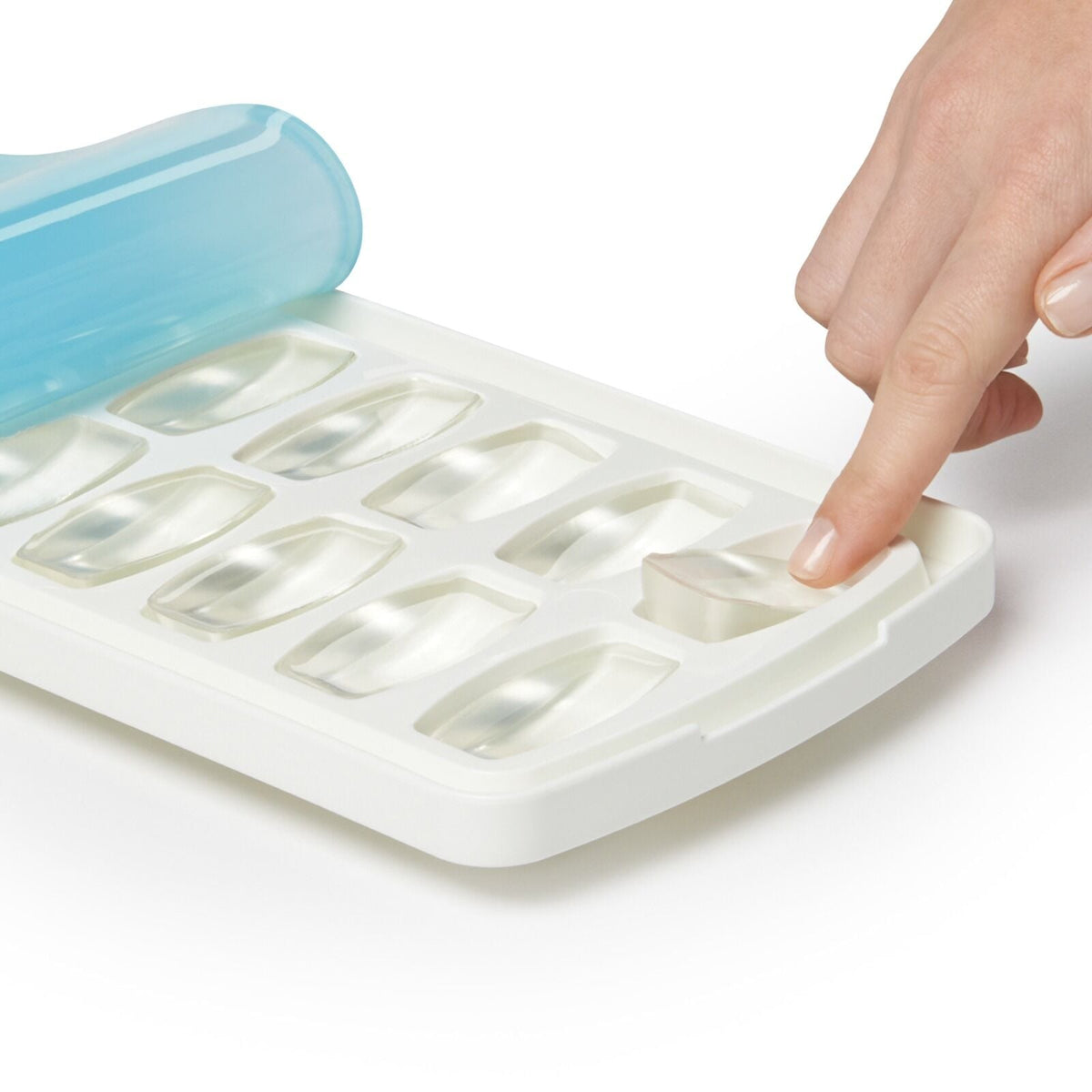no-spill-ice-cube-tray-2-pack-l8 gg_11362000_nospillicecubetray2pk_pdp_04.jpg