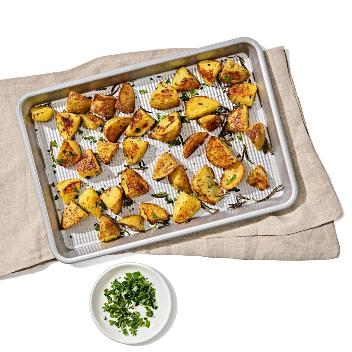 non-stick-pro-clear-coated-quarter-sheet-pan-y0 gg_11434900_quarter-sheet-pan_pdp_01.jpeg