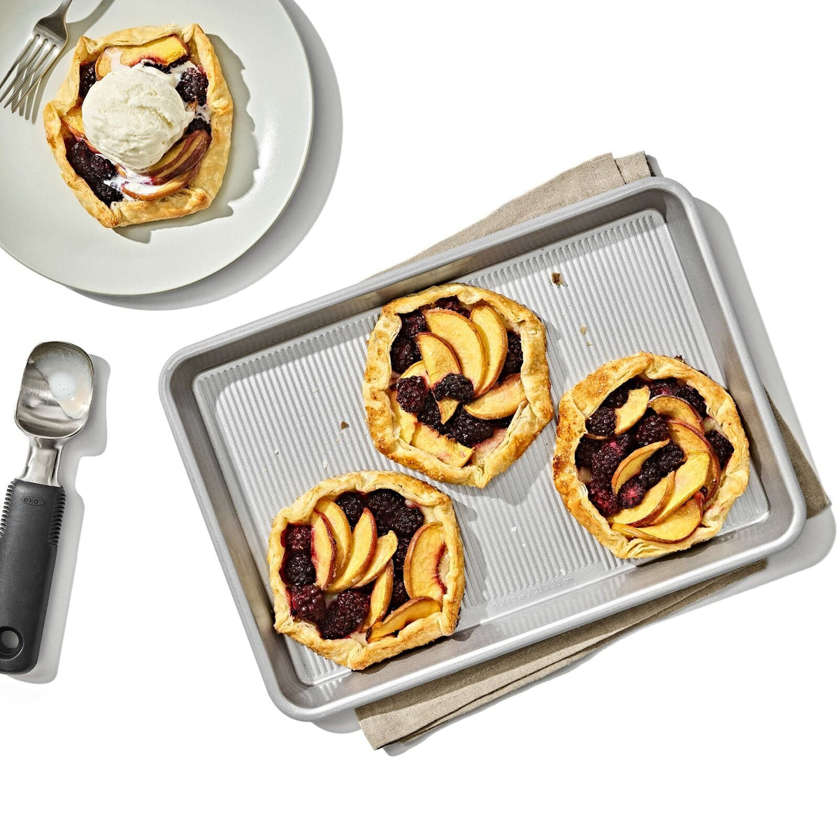 non-stick-pro-clear-coated-quarter-sheet-pan-y0 gg_11434900_quarter-sheet-pan_pdp_03.jpeg