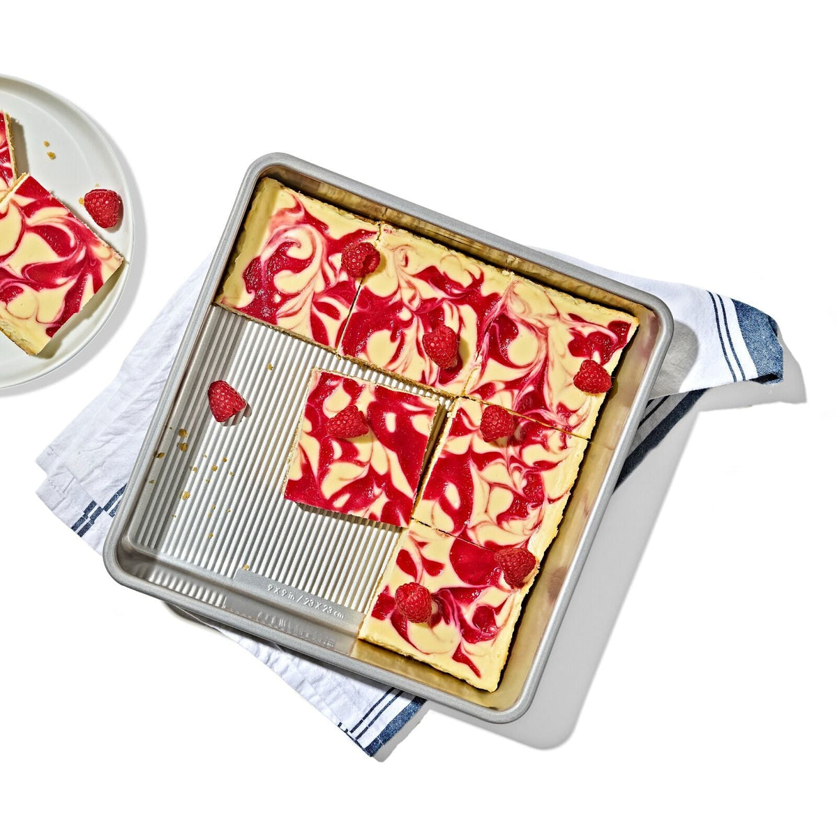 nonstick-pro-clear-coated-9in-square-cake-pan-c7 gg_11435200_9in-square-cake-pan_pdp_01.jpeg