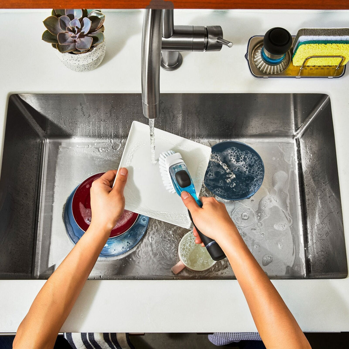 soap-dispensing-dish-brush-z1 gg_12361700_soapdispdishbrush_11_rgb.jpg