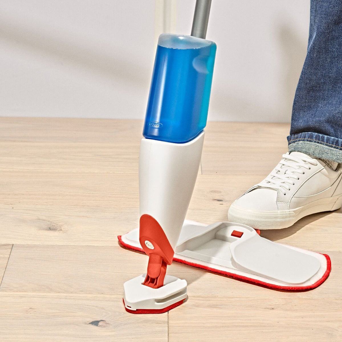 microfiber-spray-mop-p0 gg_12422900_spray-mop_pdp_05.jpeg