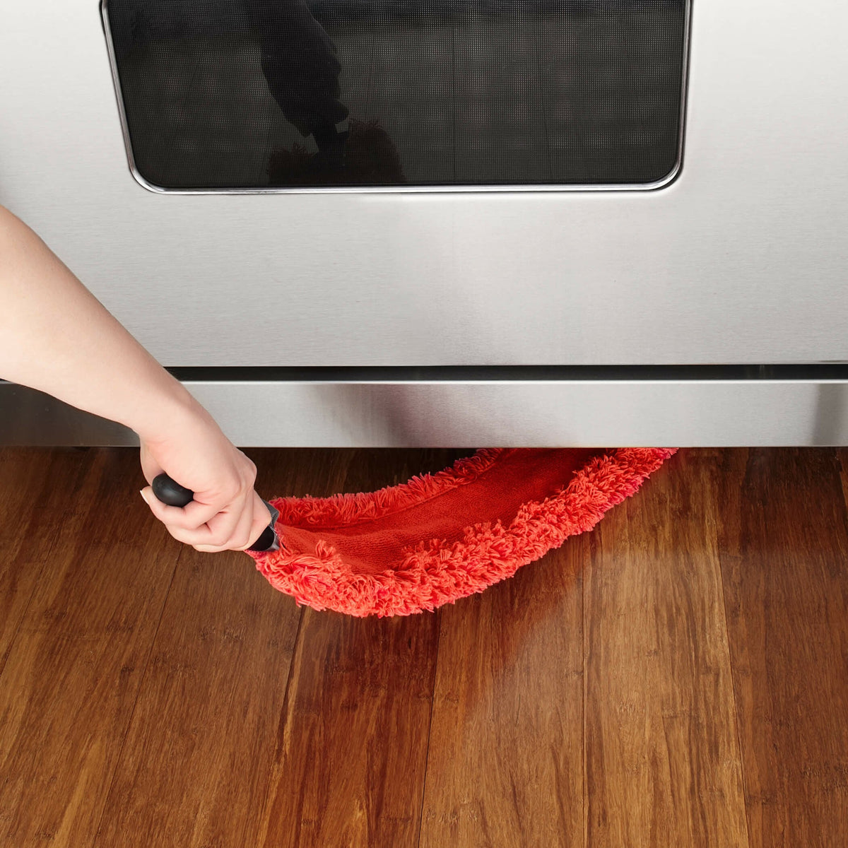 microfiber-under-appliance-duster-c7 gg_1245400_4b_1_.jpg