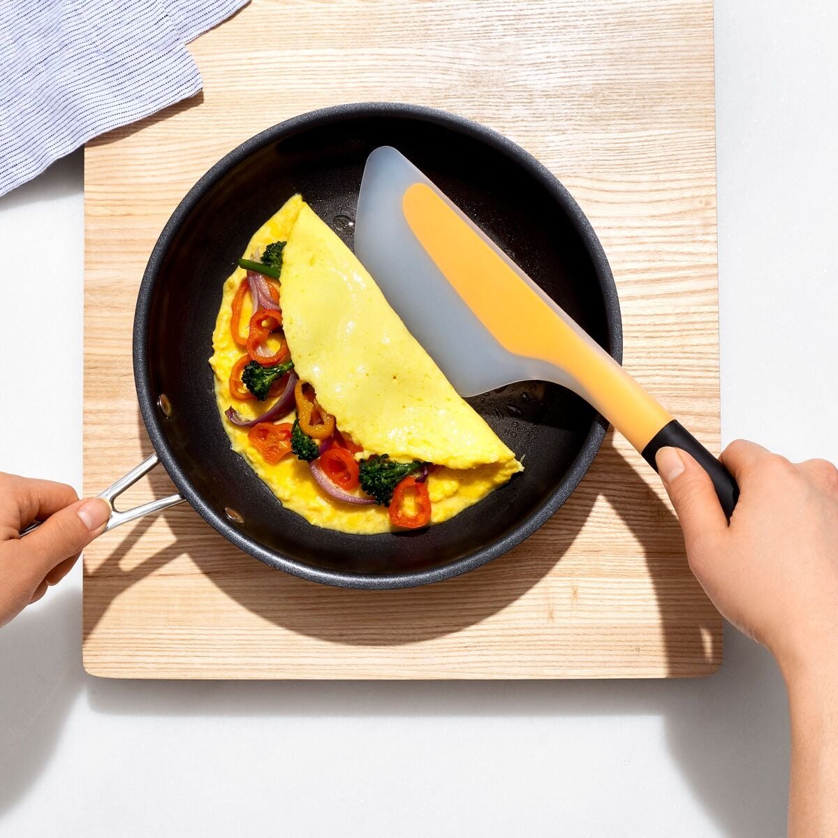 flip-and-fold-omelet-turner-f0 gg_1255680_4.jpg