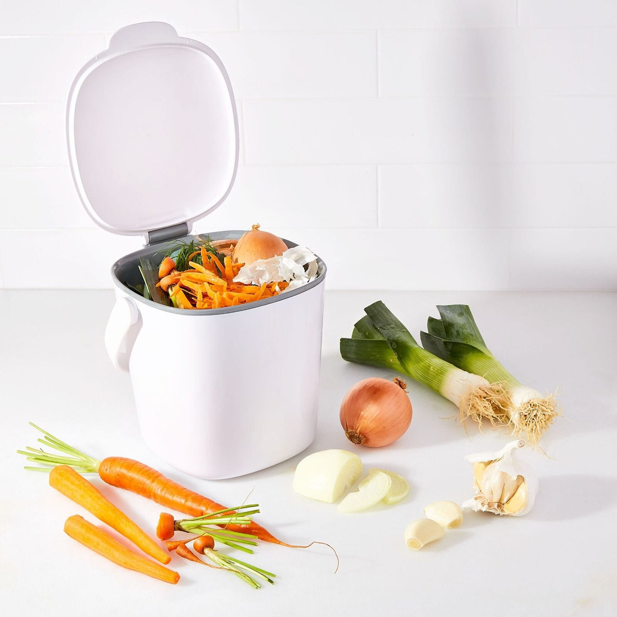 easy-clean-compost-bin-0-75-gal-e3 gg_13295800_9b_3.jpg