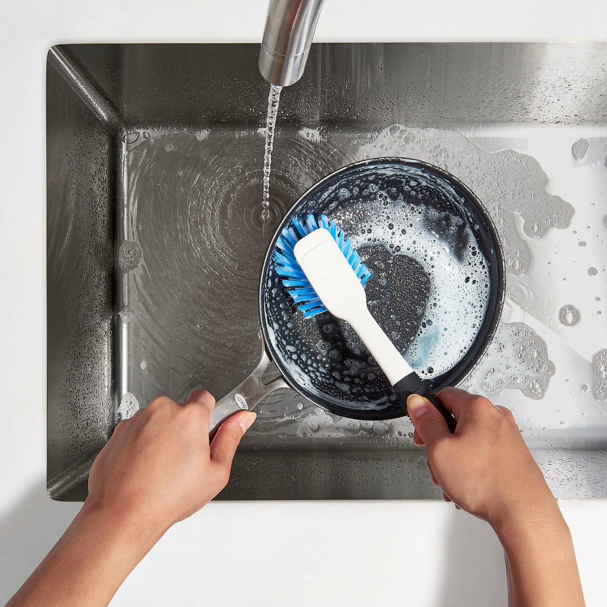 dish-brush-with-scraper-d6 gg_21691_4_1_.jpg