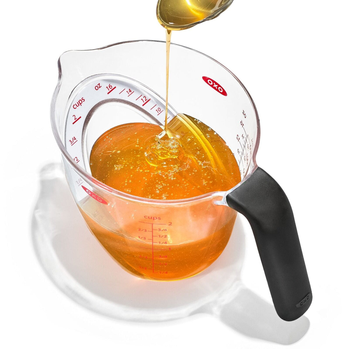 2-cup-angled-measuring-cup-l0 gg_70981v6_2cupangledmeasuringcup_pdp_04.jpg