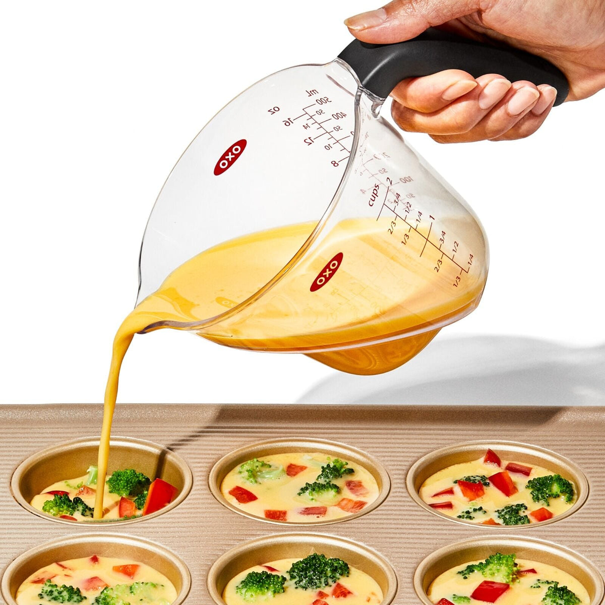 2-cup-angled-measuring-cup-l0 gg_70981v6_2cupangledmeasuringcup_pdp_05.jpg