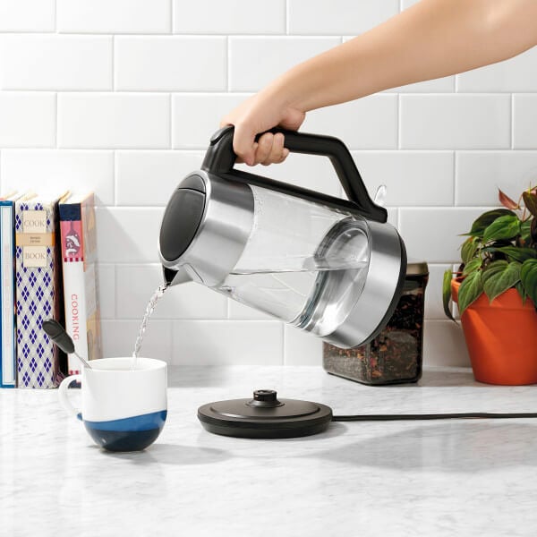 cordless-glass-electric-kettle-e9 lifestyle1.jpg