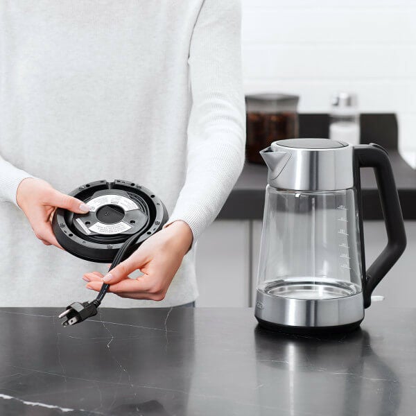 cordless-glass-electric-kettle-e9 lifestyle3.jpg