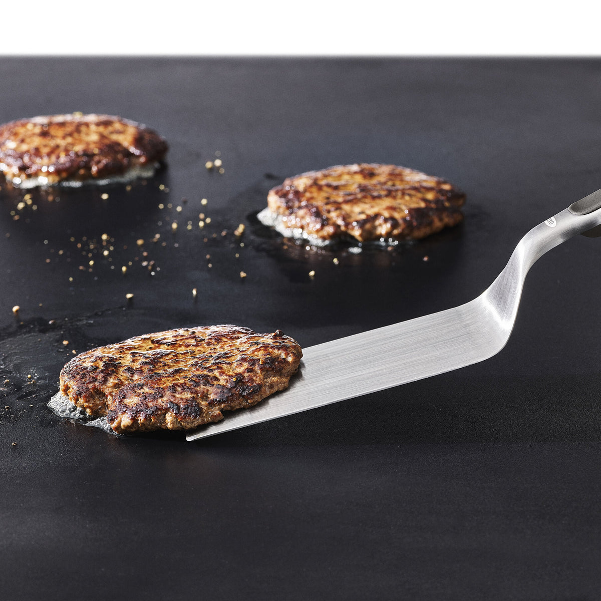 oxo-outdoor-griddle-turner-f5 od_9108400_071921_34_rgb.jpg