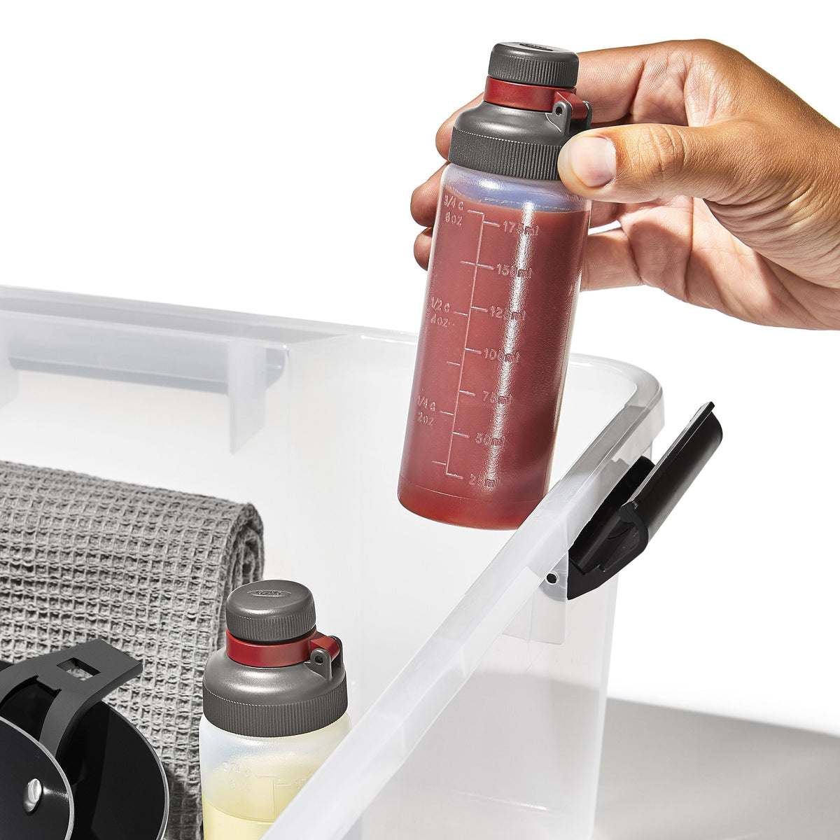 oxo-outdoor-leakproof-squeeze-bottle-set-a8 od_9109200_071921_91_rgb.jpg
