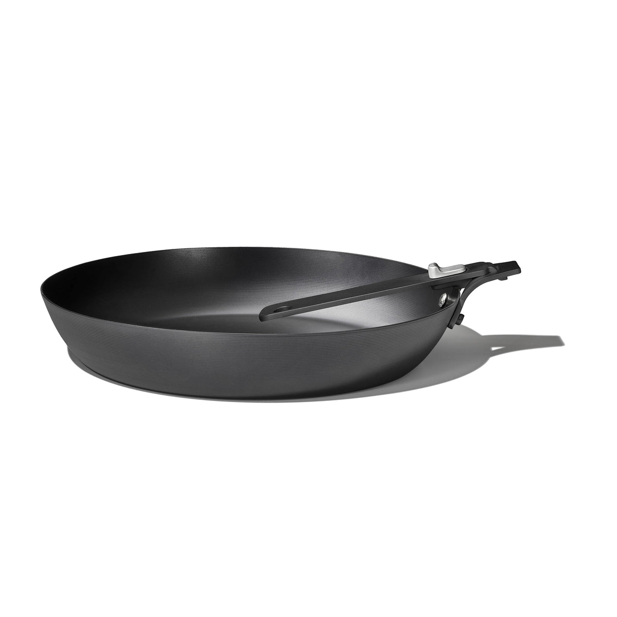 outdoor-12-inch-carbon-steel-pan-with-removable-handle-r0 od__2059650001_12incarbonsteelpan_60_rgb.jpg