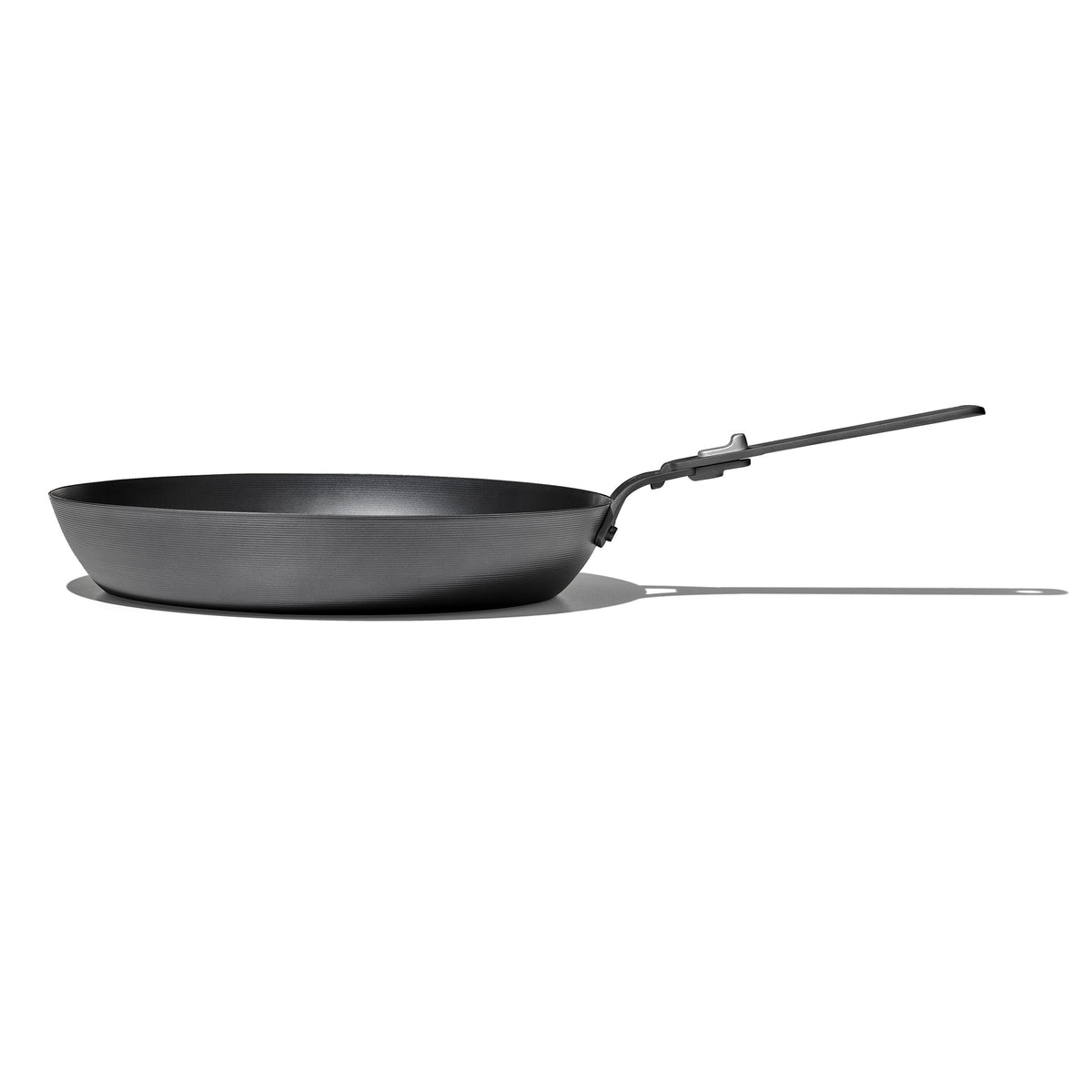 outdoor-12-inch-carbon-steel-pan-with-removable-handle-r0 od__2059650001_12incarbonsteelpan_63_rgb.jpg
