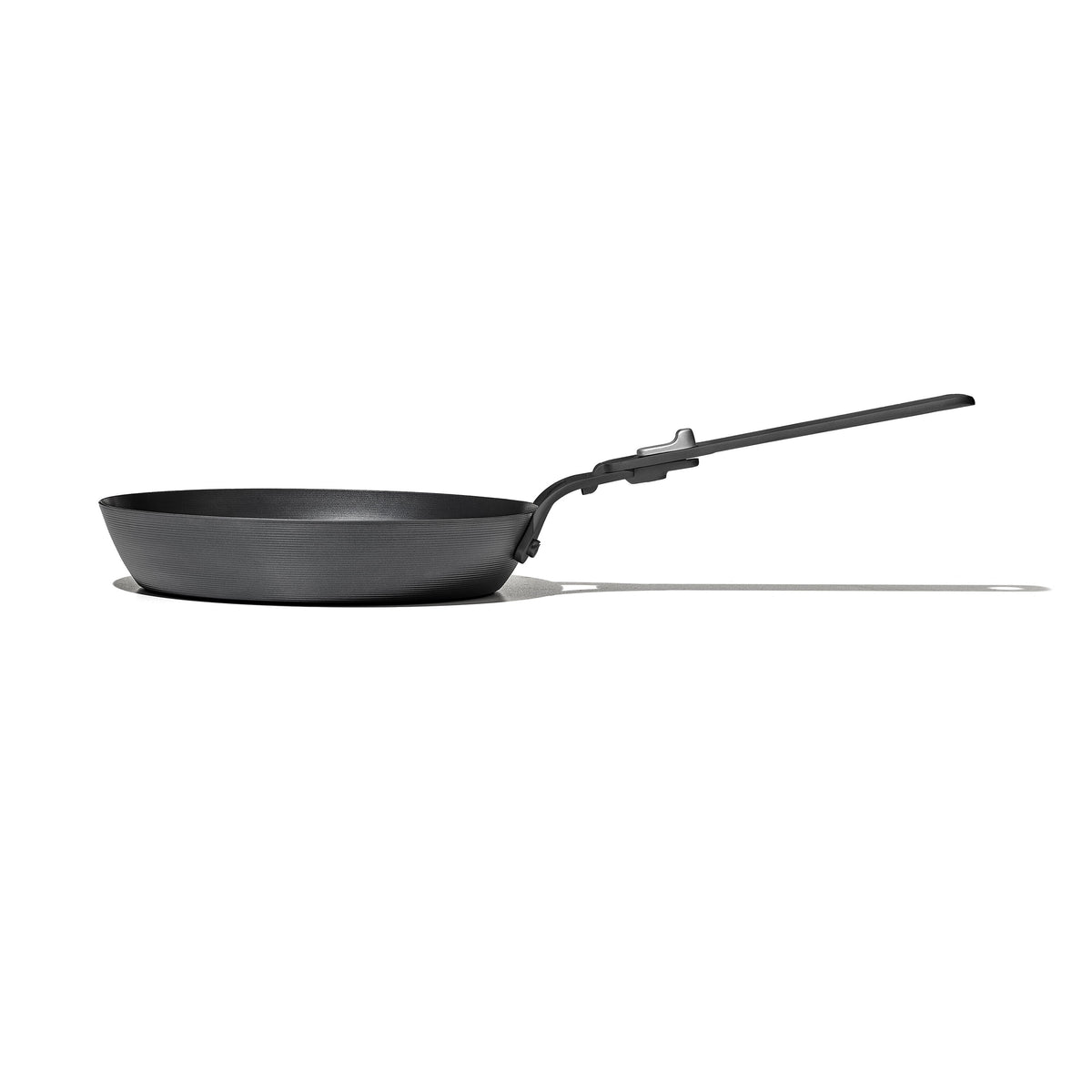 carbon-steel-with-removable-handle-8in-pan-u4 od__2059660001__8incarbonsteelpan_77_rgb.jpg