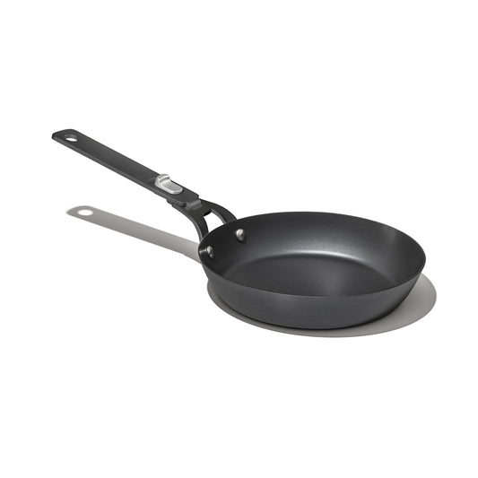 carbon-steel-with-removable-handle-8in-pan-u4 od__2059660001__8incarbonsteelpan_78_rgb.jpg