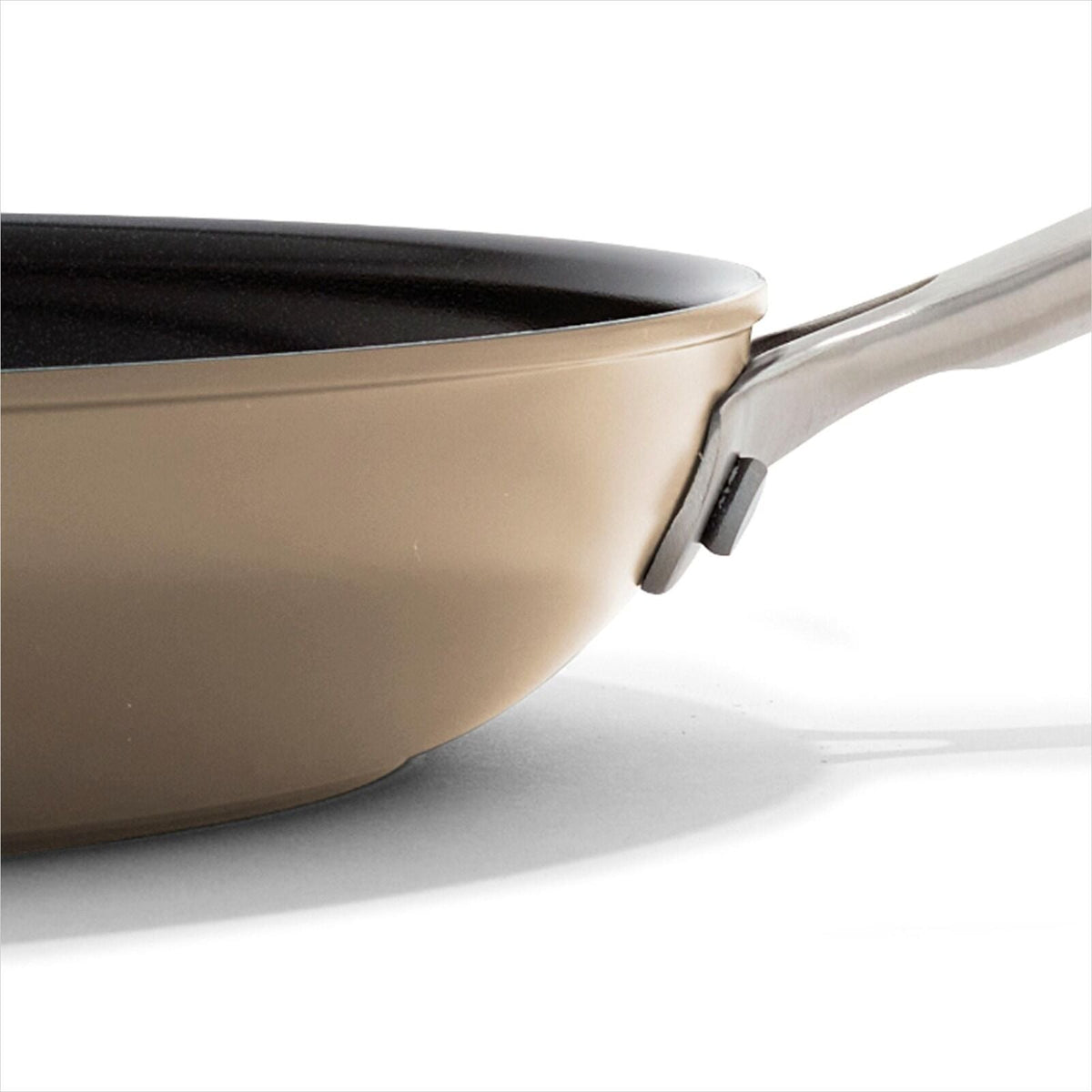 oxo-enhanced-non-stick-12-inch-frypan-with-lid-v3 oxo_cc010460-001_enhanced-nonstick-12in-fry-pan-lid-biscuit_pdp_03.jpg