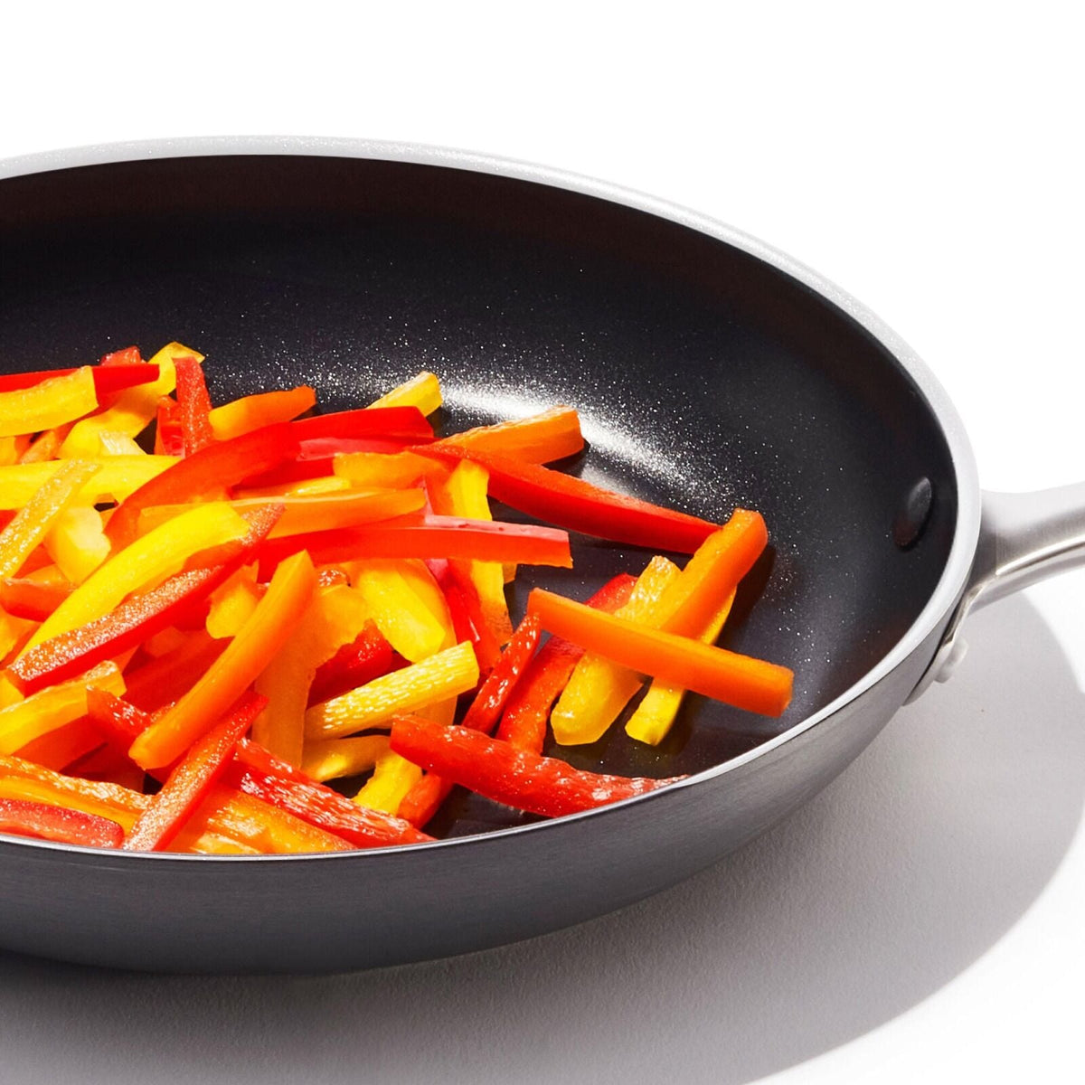 non-stick-pro-every-day-10-inch-fry-pan-r5 oxo_cc010469-001_nonstick-everyday-10in-fry-pan_pdp_03.jpg