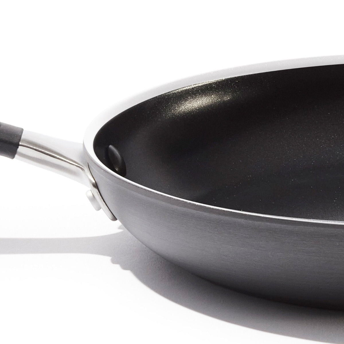 non-stick-pro-every-day-10-inch-fry-pan-r5 oxo_cc010469-001_nonstick-everyday-10in-fry-pan_pdp_06_1_.jpg