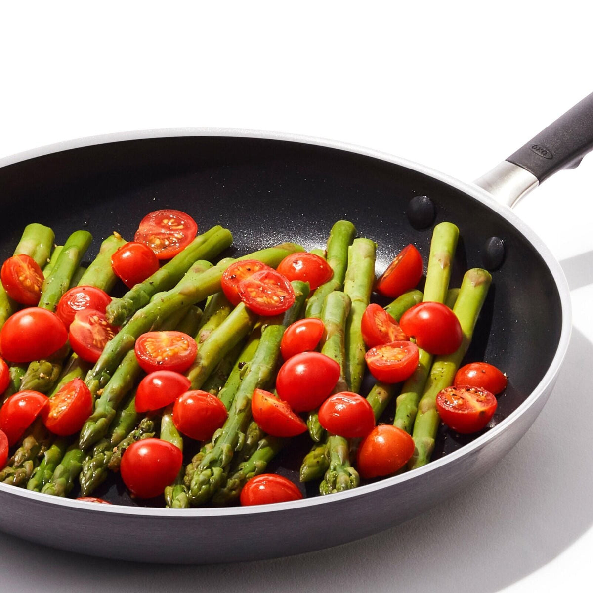 non-stick-pro-every-day-12-inch-frypan-h0 oxo_cc010470-001_nonstick-everyday-12in-fry-pan_pdp_05.jpg