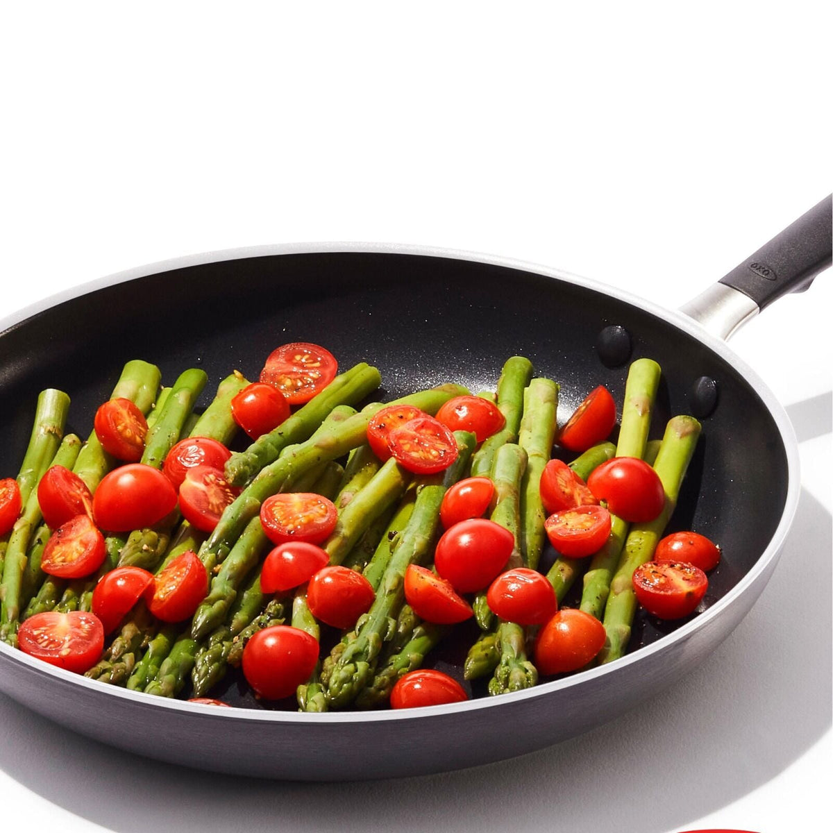 non-stick-pro-every-day-12-inch-frypan-with-lid-w8 oxo_cc010471-001_nonstick-everyday-12in-fry-pan-w-lid_pdp_03.jpg