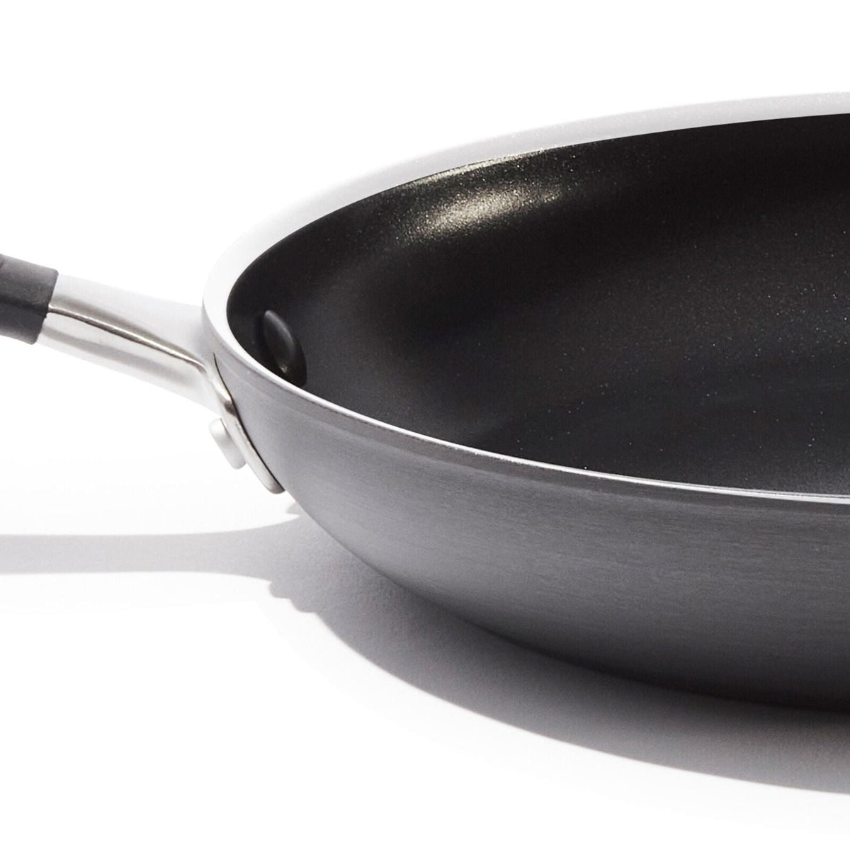 non-stick-pro-every-day-12-inch-frypan-with-lid-w8 oxo_cc010471-001_nonstick-everyday-12in-fry-pan-w-lid_pdp_06.jpg