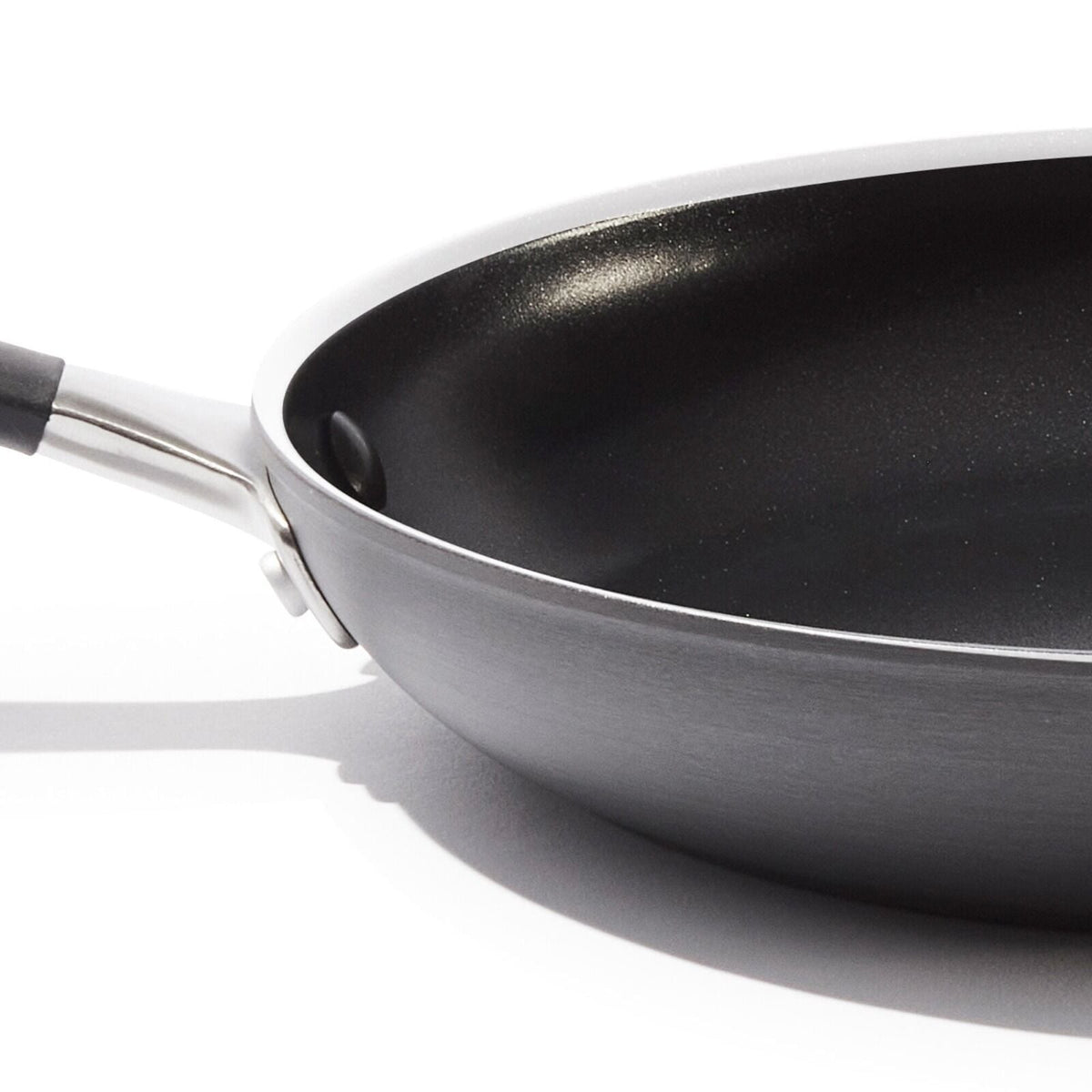 non-stick-pro-every-day-2-piece-frypan-set-v9 oxo_cc010473-001_nonstick-everyday-2pc-fry-pan-set_pdp_07.jpg