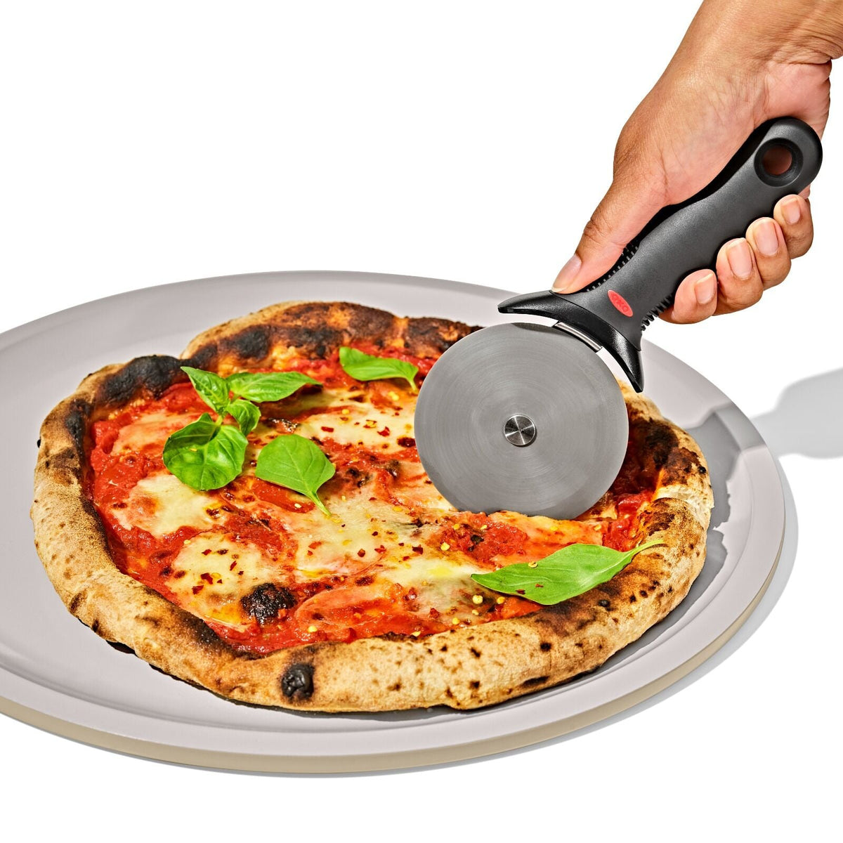 non-stick-pro-ceramic-coated-metal-bakeware-15-pizza-pan-n4 oxo_gg_11413500_15in-pizza-pan-biscuit_pdp_02.jpg