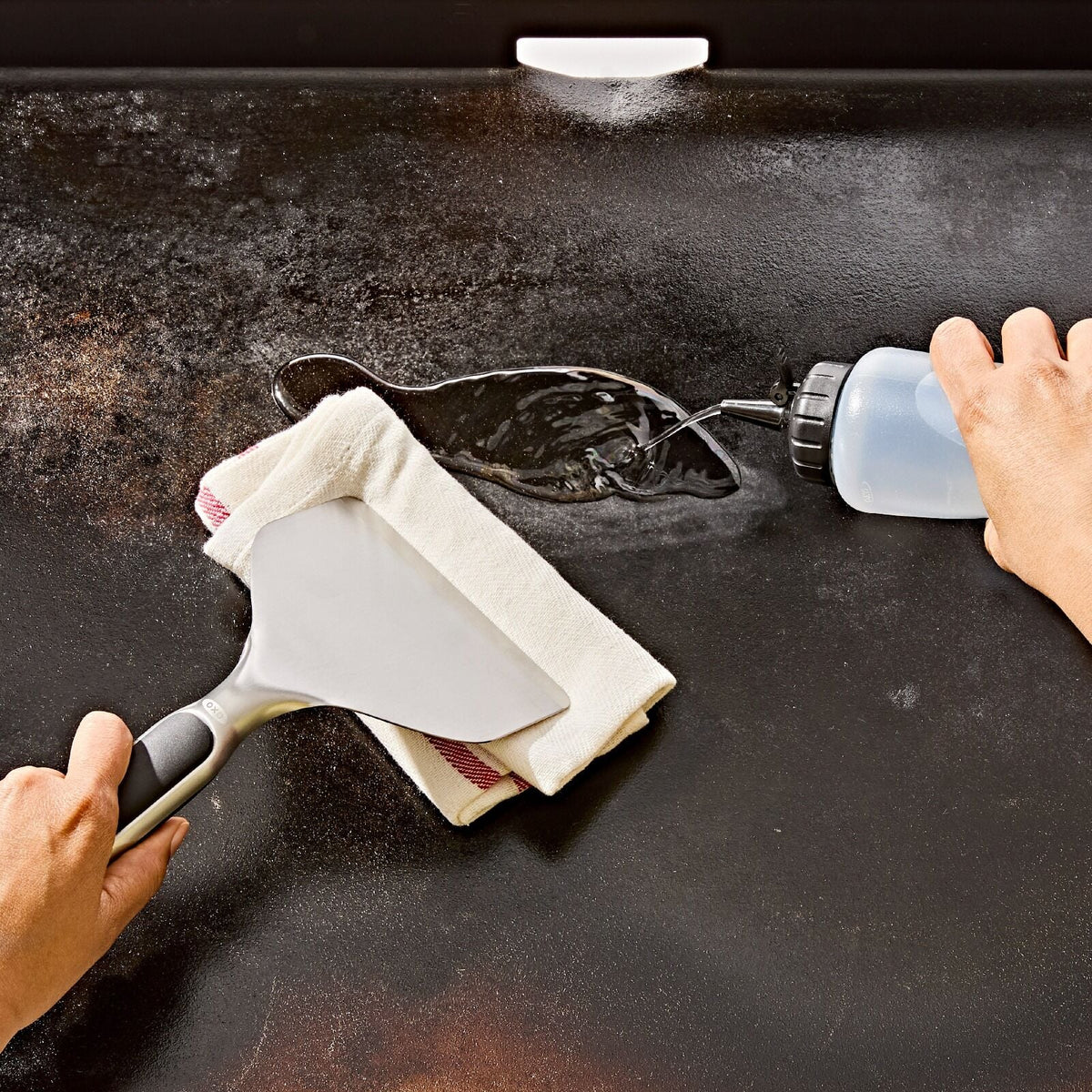 griddle-scraper-y7 oxo_griddle-scraper_pdp_01.jpeg