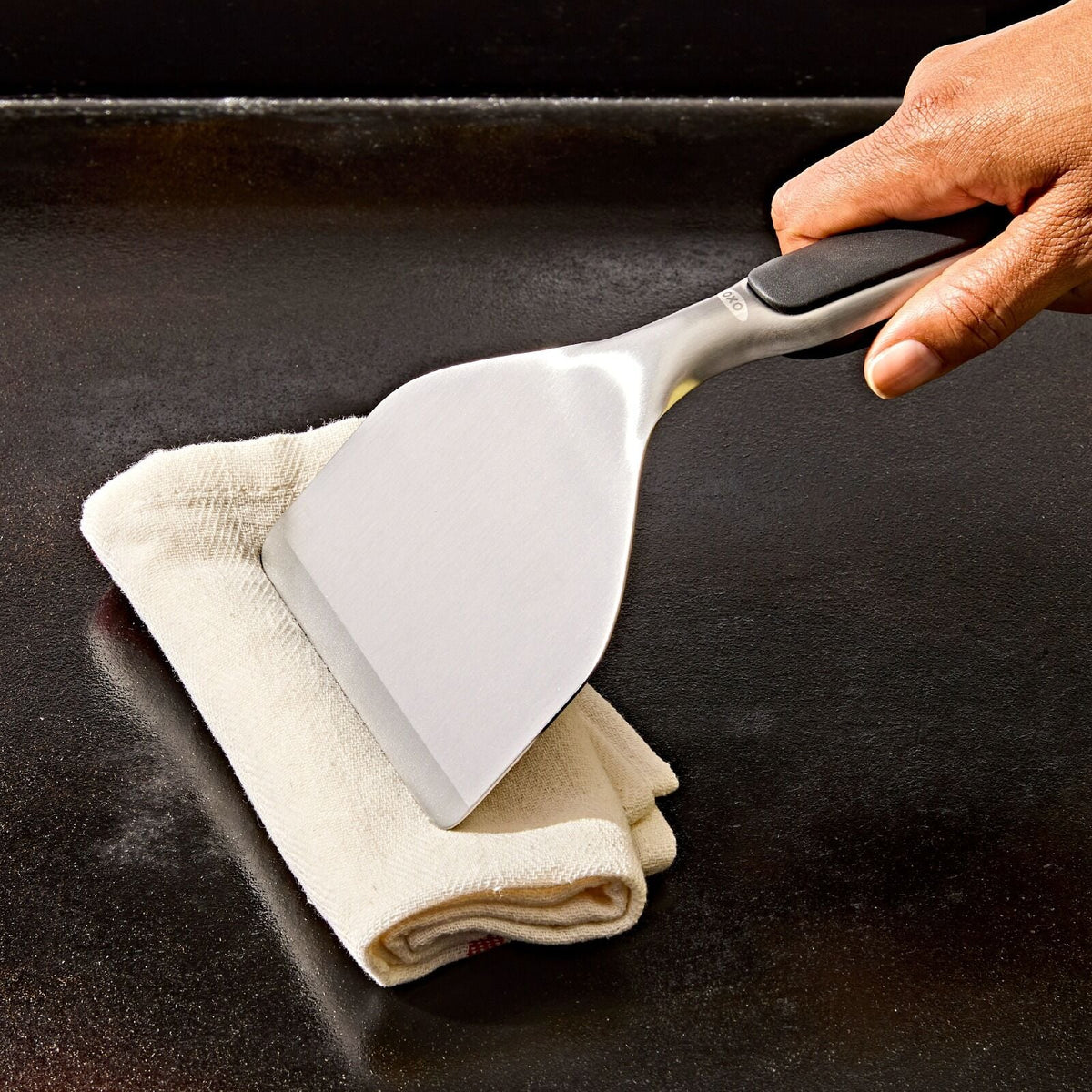 griddle-scraper-y7 oxo_griddle-scraper_pdp_04.jpeg