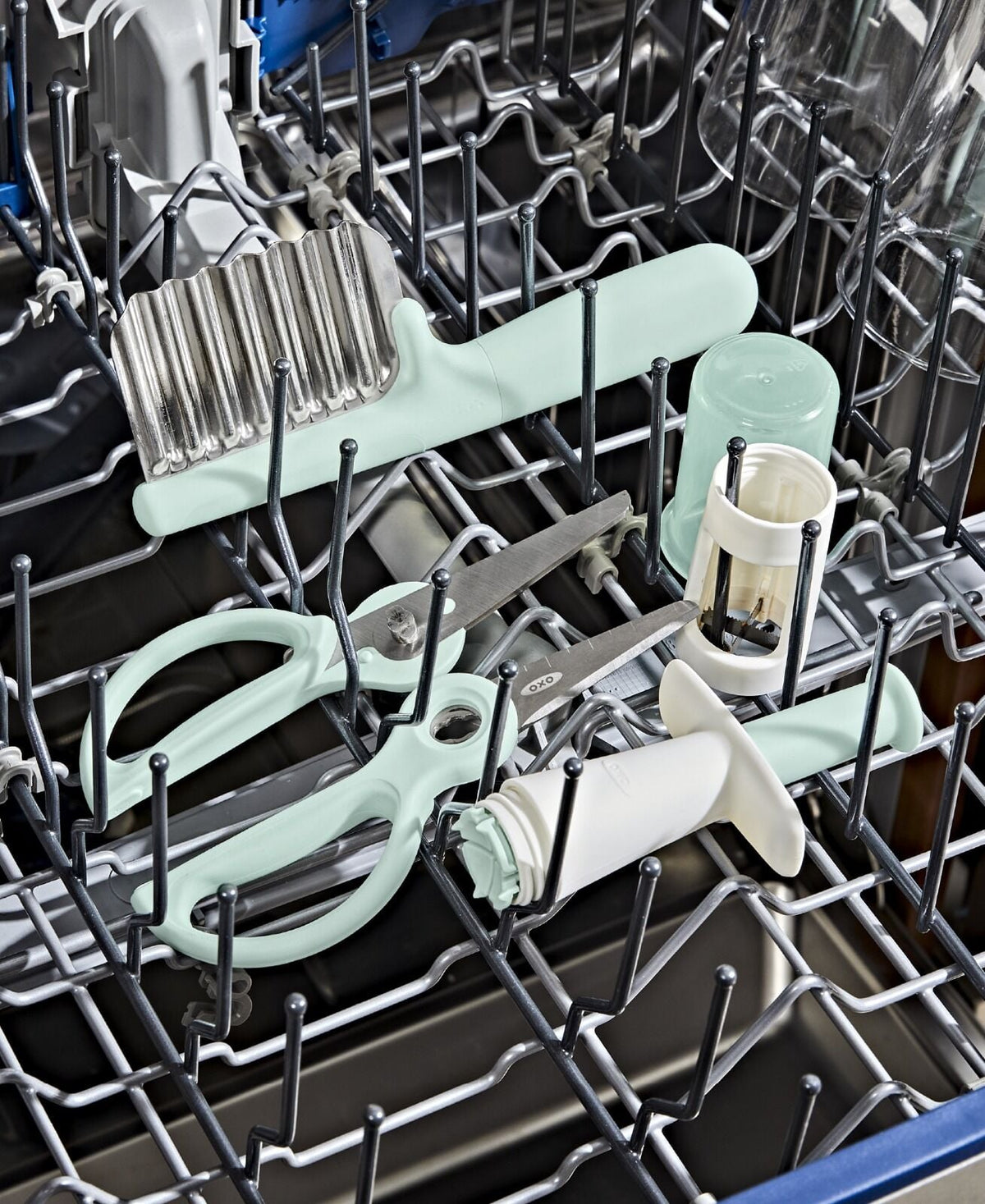 on-the-go-food-scissors-with-case-l5 tot_61176600_baby-food-scissors-opal_pdp_macys_04.jpeg